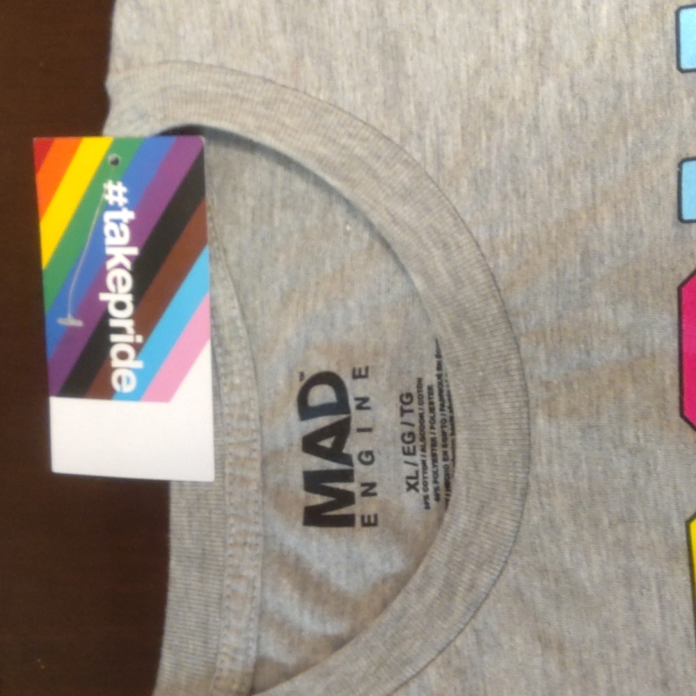 New with tag t-shirt - Picture 2 of 3